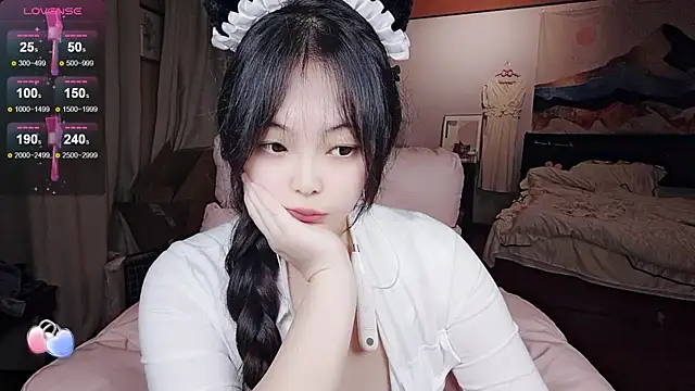 Snapshot of Lenai- chatting on 05.18.26 Lenai- online show from 05.18.26