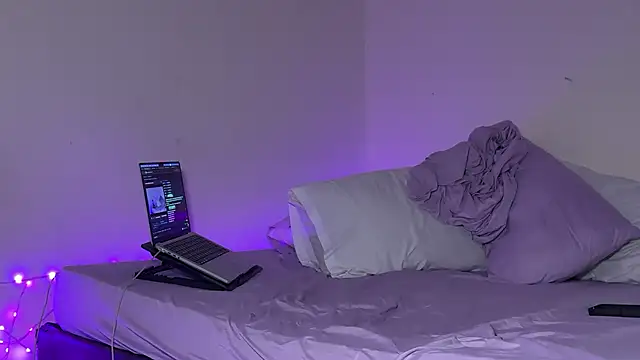 Snapshot of Dulce765b chatting on 02.28.26 Dulce765b online show from 02.28.26