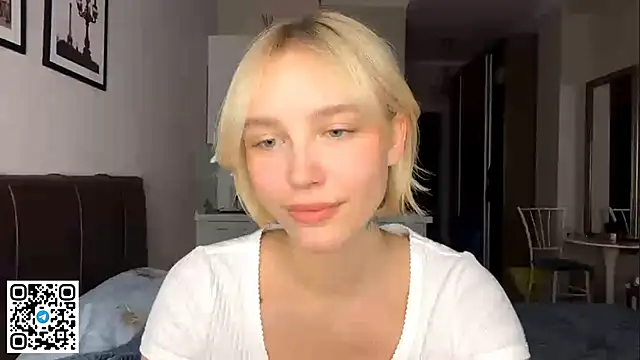 Snapshot of MelodyImam chatting on 10.24.25 MelodyImam online show from 10.24.25