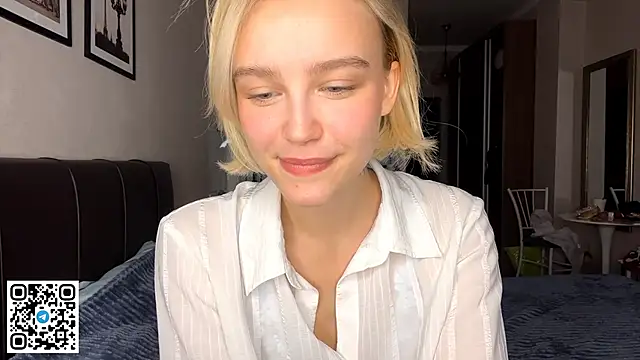 Snapshot of MelodyImam chatting on 10.25.25 MelodyImam online show from 10.25.25