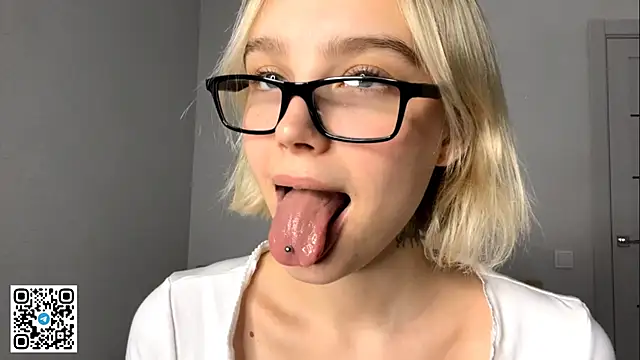 Snapshot of MelodyImam chatting on 11.19.25 MelodyImam online show from 11.19.25