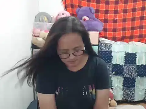 Snapshot of Kinkybela2025 chatting on 11.15.25 Kinkybela2025 online show from 11.15.25