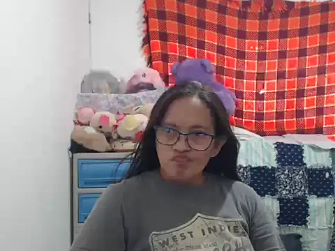 Snapshot of Kinkybela2025 chatting on 11.20.25 Kinkybela2025 online show from 11.20.25