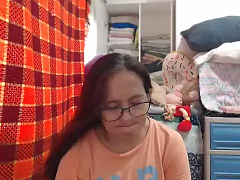 Snapshot of Kinkybela2025 chatting on 11.28.25 Kinkybela2025 online show from 11.28.25