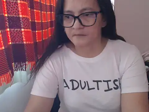 Snapshot of Kinkybela2025 chatting on 03.25.26 Kinkybela2025 online show from 03.25.26