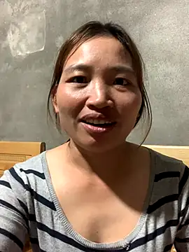 Snapshot of sowbibi chatting on 10.29.25 sowbibi online show from 10.29.25