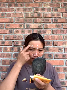 Snapshot of sowbibi chatting on 10.30.25 sowbibi online show from 10.30.25