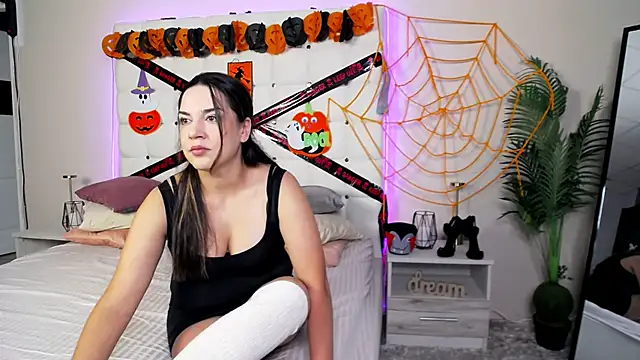 Snapshot of AlsouKass chatting on 10.28.25 AlsouKass online show from 10.28.25