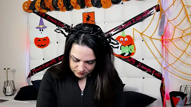 Snapshot of AlsouKass chatting on 10.31.25 AlsouKass online show from 10.31.25