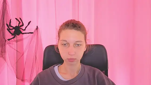 CuteEllii online show from 10.28.25