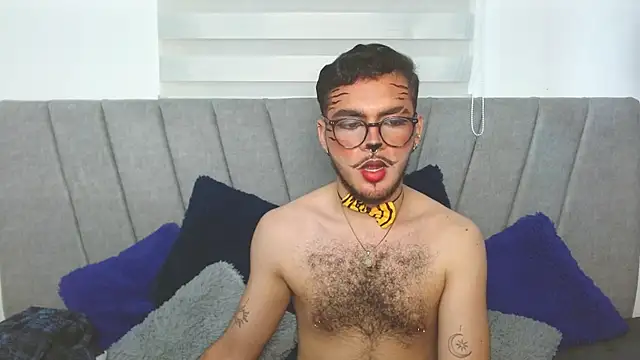 Snapshot of Zac_Golden chatting on 10.27.25 Zac Golden online show from 10.27.25