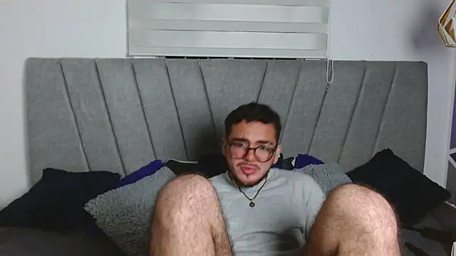 Snapshot of Zac_Golden chatting on 10.28.25 Zac Golden online show from 10.28.25