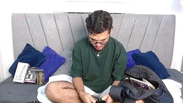 Snapshot of Zac_Golden chatting on 10.30.25 Zac Golden online show from 10.30.25