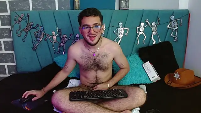 Snapshot of Zac_Golden chatting on 10.31.25 Zac Golden online show from 10.31.25