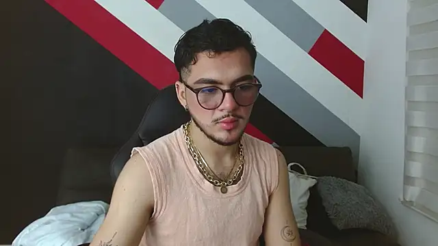 Snapshot of Zac_Golden chatting on 11.19.25 Zac Golden online show from 11.19.25