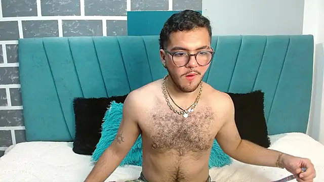 Snapshot of Zac_Golden chatting on 12.02.25 Zac Golden online show from 12.02.25