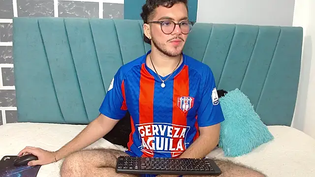 Snapshot of Zac_Golden chatting on 12.05.25 Zac Golden online show from 12.05.25