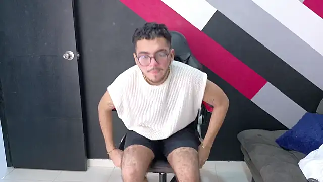 Snapshot of Zac_Golden chatting on 12.15.25 Zac Golden online show from 12.15.25