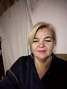 Snapshot of TiaBeauty9182 chatting on 10.22.25 TiaBeauty9182 online show from 10.22.25