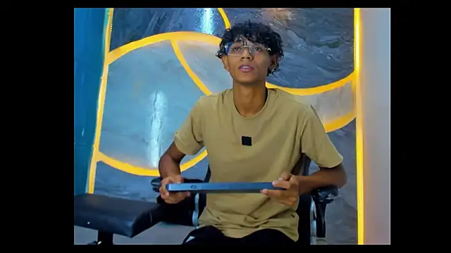 Snapshot of Sex_Boy_33_ chatting on 10.24.25 Sex Boy 33 online show from 10.24.25