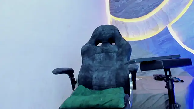 Snapshot of Sex_Boy_33_ chatting on 11.04.25 Sex Boy 33 online show from 11.04.25