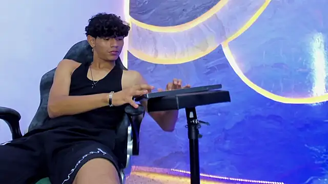 Snapshot of Sex_Boy_33_ chatting on 11.07.25 Sex Boy 33 online show from 11.07.25