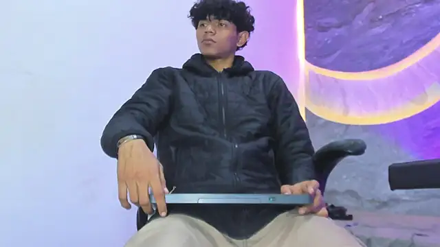 Snapshot of Sex_Boy_33_ chatting on 11.20.25 Sex Boy 33 online show from 11.20.25