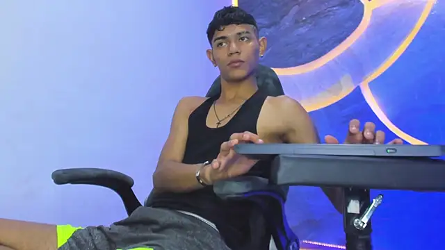 Snapshot of Sex_Boy_33_ chatting on 11.25.25 Sex Boy 33 online show from 11.25.25