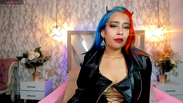 Cristall ravven online show from 10.21.25