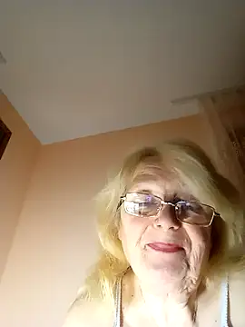 AmyLove353 online show from 11.13.25