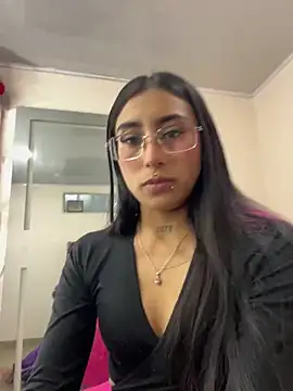 Snapshot of Violeet-Smith chatting on 10.22.25 Violeet-Smith online show from 10.22.25