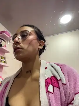 Snapshot of Violeet-Smith chatting on 10.25.25 Violeet-Smith online show from 10.25.25