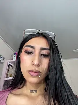 Snapshot of Violeet-Smith chatting on 11.13.25 Violeet-Smith online show from 11.13.25