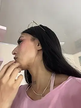 Snapshot of Violeet-Smith chatting on 11.15.25 Violeet-Smith online show from 11.15.25