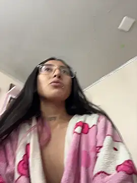 Snapshot of Violeet-Smith chatting on 11.16.25 Violeet-Smith online show from 11.16.25