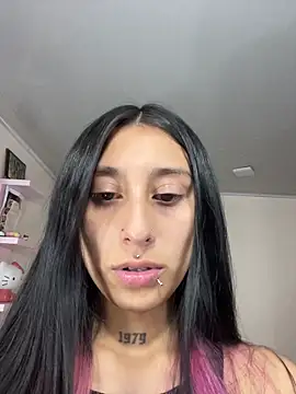 Snapshot of Violeet-Smith chatting on 11.18.25 Violeet-Smith online show from 11.18.25