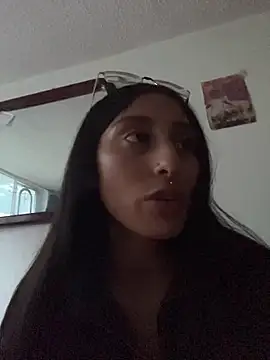 Snapshot of Violeet-Smith chatting on 11.21.25 Violeet-Smith online show from 11.21.25