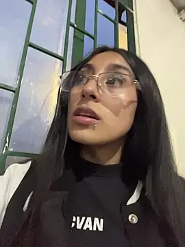 Snapshot of Violeet-Smith chatting on 11.23.25 Violeet-Smith online show from 11.23.25