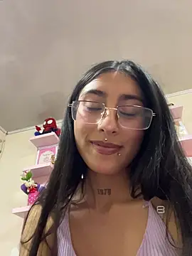 Snapshot of Violeet-Smith chatting on 11.28.25 Violeet-Smith online show from 11.28.25