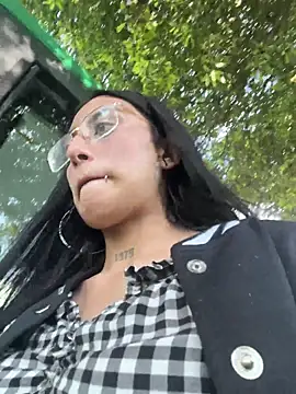 Snapshot of Violeet-Smith chatting on 12.15.25 Violeet-Smith online show from 12.15.25