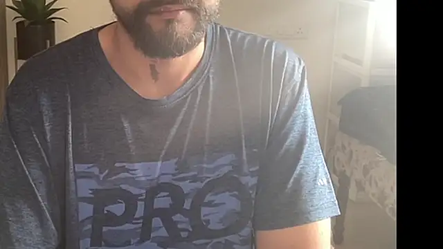 Snapshot of MakeMeAwareAah chatting on 12.14.25 MakeMeAwareAah online show from 12.14.25