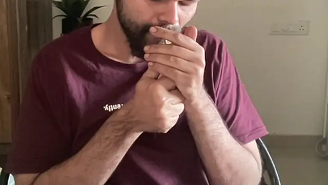 Snapshot of MakeMeAwareAah chatting on 12.20.25 MakeMeAwareAah online show from 12.20.25