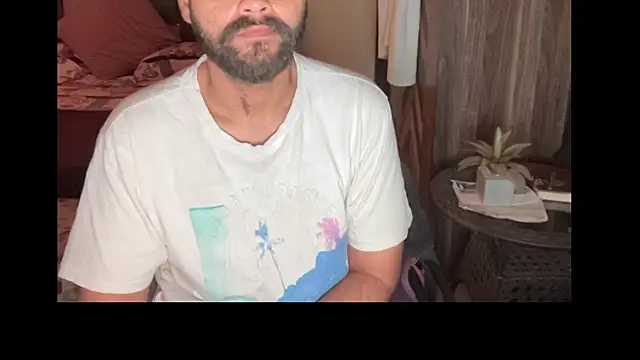 Snapshot of MakeMeAwareAah chatting on 04.10.26 MakeMeAwareAah online show from 04.10.26