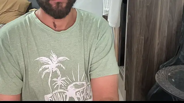 Snapshot of MakeMeAwareAah chatting on 04.13.26 MakeMeAwareAah online show from 04.13.26