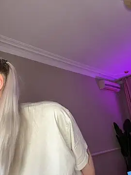 HugeBoobsAlice online show from 12.19.25