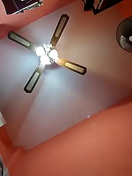 Danii2005 online show from 10.30.25