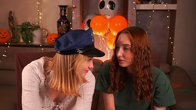 Snapshot of MarisLopaz chatting on 11.02.25 MarisLopaz online show from 11.02.25