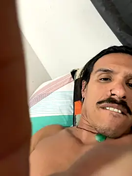 Snapshot of caiiobahia chatting on 10.24.25 caiiobahia online show from 10.24.25