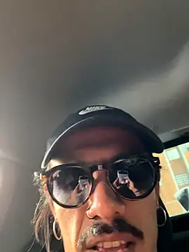 Snapshot of caiiobahia chatting on 11.10.25 caiiobahia online show from 11.10.25