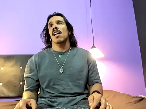 Snapshot of caiiobahia chatting on 11.15.25 caiiobahia online show from 11.15.25